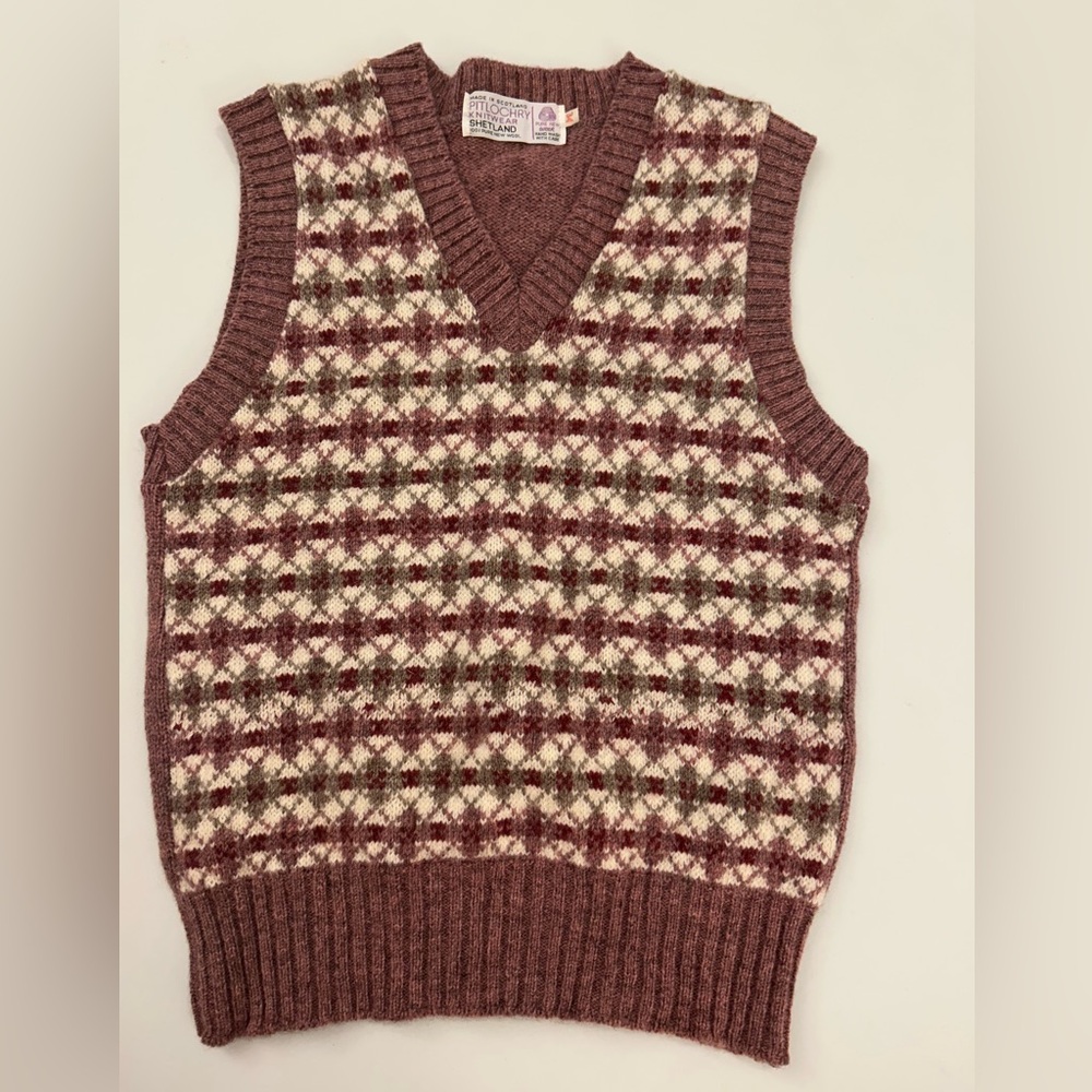 Men's/Women’s  V-Neck Patterned Sweater Vest - Burgundy and Cream